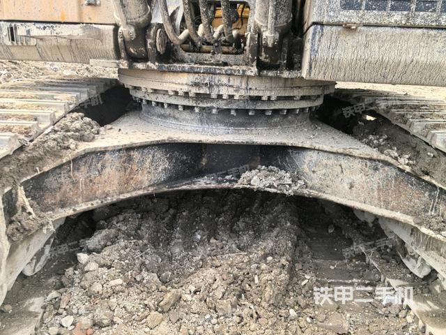 转盘和下车架正前(工作和回转装置) 转盘和下车架正前(工作和回转装置)