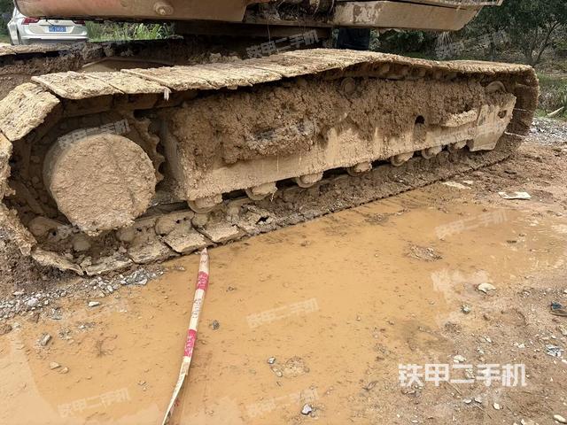 右側(cè)履帶整體(行走機(jī)構(gòu)) 右側(cè)履帶整體(行走機(jī)構(gòu))