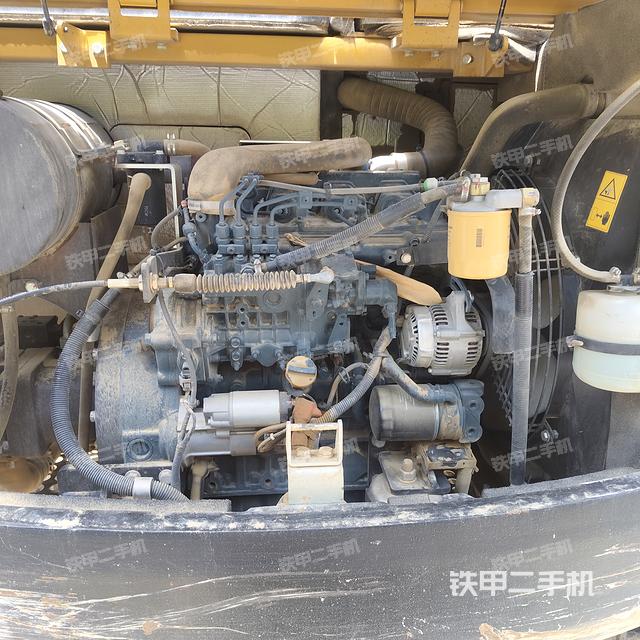 回轉(zhuǎn)馬達(dá)和主控閥(整機(jī)外觀) 回轉(zhuǎn)馬達(dá)和主控閥(整機(jī)外觀)