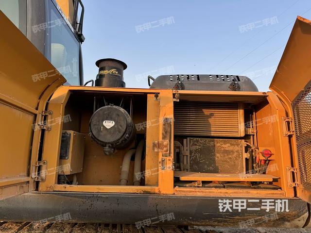散熱器正面(大件艙室) 散熱器正面(大件艙室)