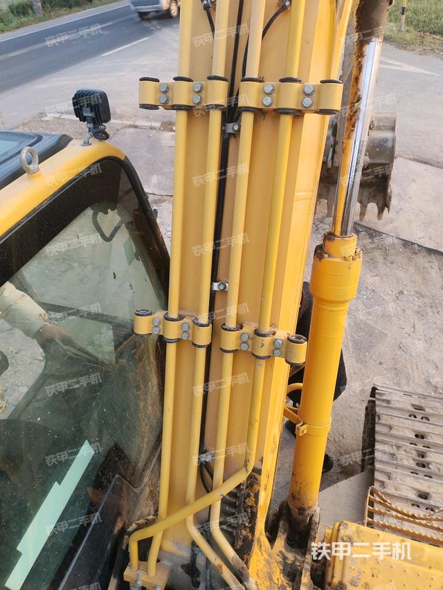 大臂背部俯视(工作和回转装置) 大臂背部俯视(工作和回转装置)