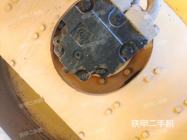 前车架正右侧（压路机前后车架）