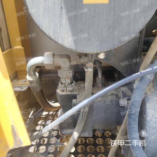 液壓泵艙室正面整體(整機(jī)外觀) 液壓泵艙室正面整體(整機(jī)外觀)