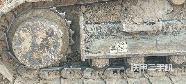 單側(cè)履帶整體(整機(jī)外觀) 單側(cè)履帶整體(整機(jī)外觀)