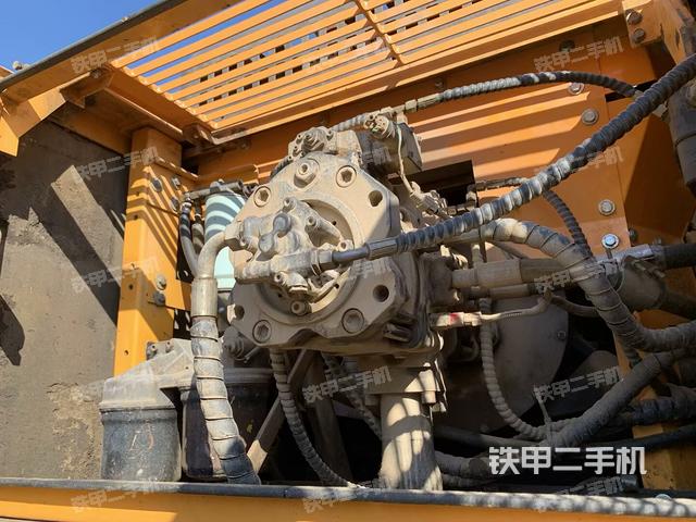 液压泵舱室正面整体(整机外观) 液压泵舱室正面整体(整机外观)