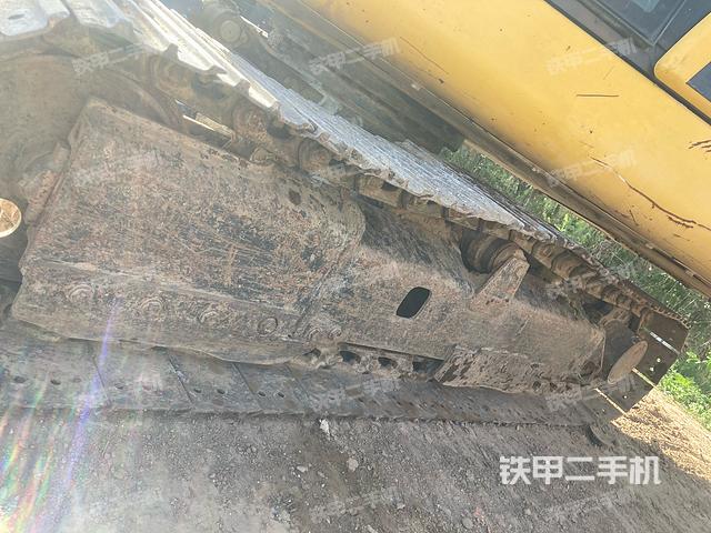 單側(cè)履帶整體(整機(jī)外觀) 單側(cè)履帶整體(整機(jī)外觀)