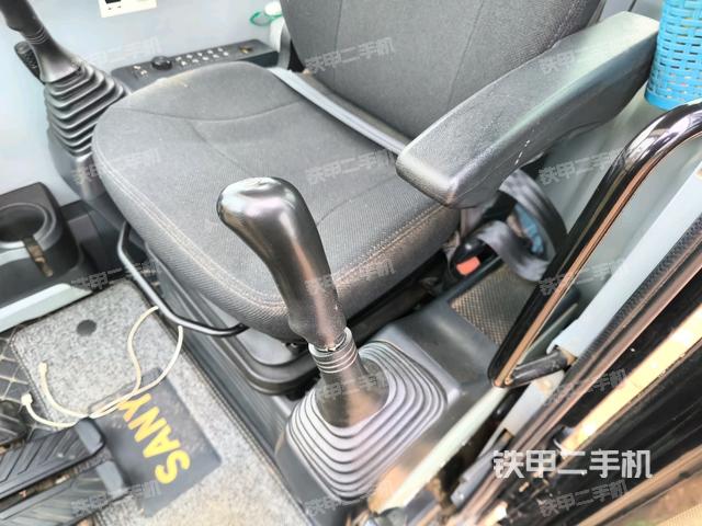 座椅右側(cè)控制臺/鑰匙門/油門/含右手柄（駕駛室部分）