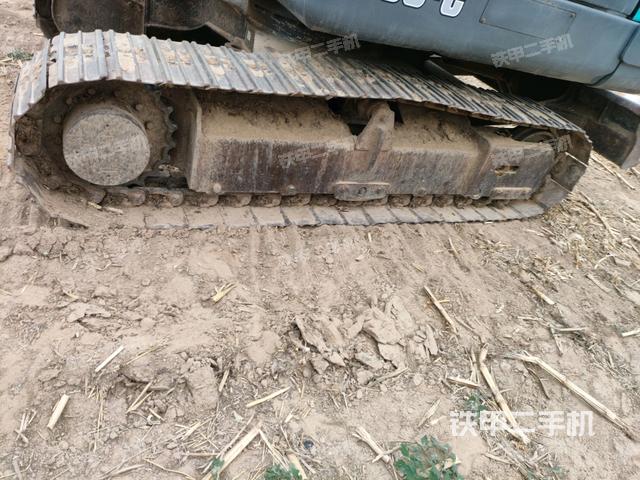 單側(cè)履帶整體(整機外觀) 單側(cè)履帶整體(整機外觀)