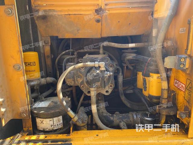 液压泵舱室正面整体（整机外观）