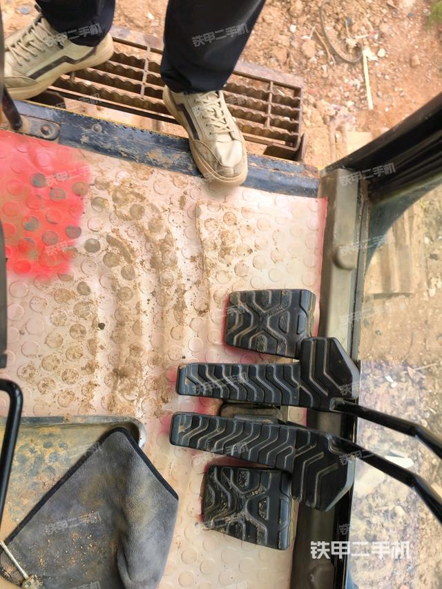 駕駛室左后45度(駕駛室部分) 駕駛室左后45度(駕駛室部分)