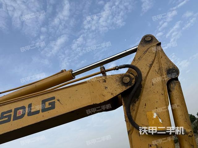 小臂整體右前(工作和回轉(zhuǎn)裝置) 小臂整體右前(工作和回轉(zhuǎn)裝置)