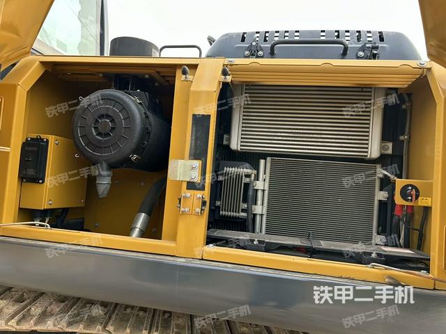 散熱器正面(大件艙室) 散熱器正面(大件艙室)