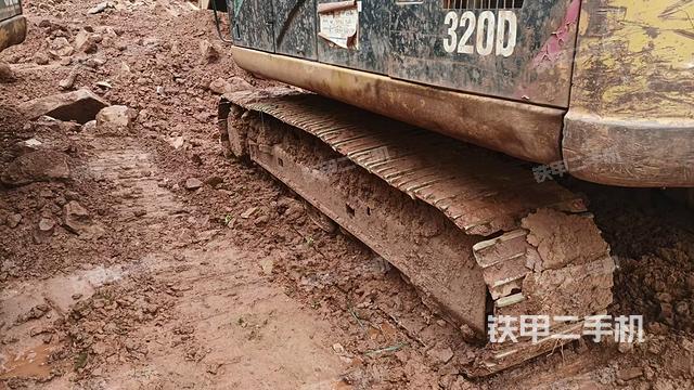 单侧履带整体(整机外观) 单侧履带整体(整机外观)