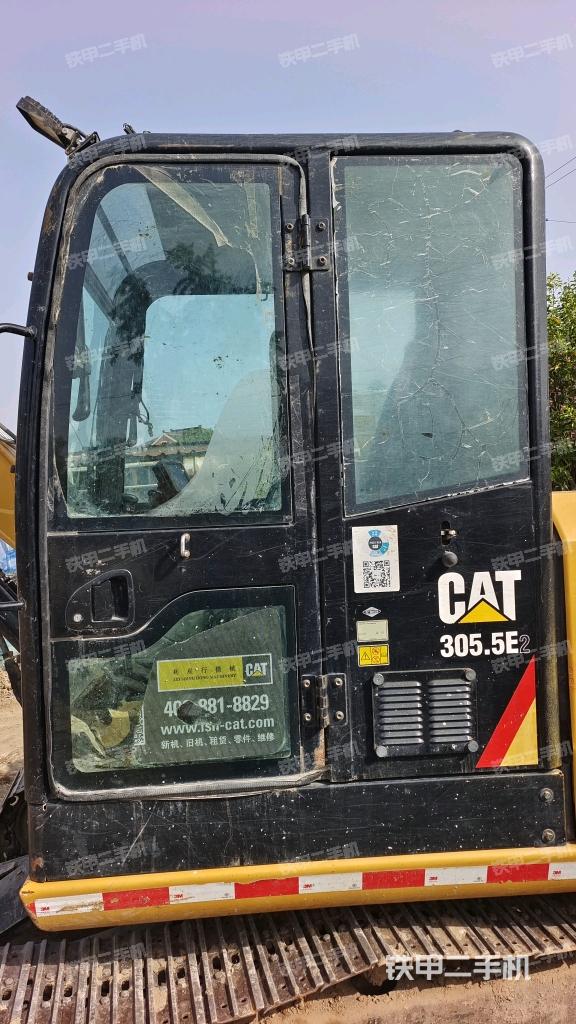 驾驶室整体(整机外观) 驾驶室整体(整机外观)