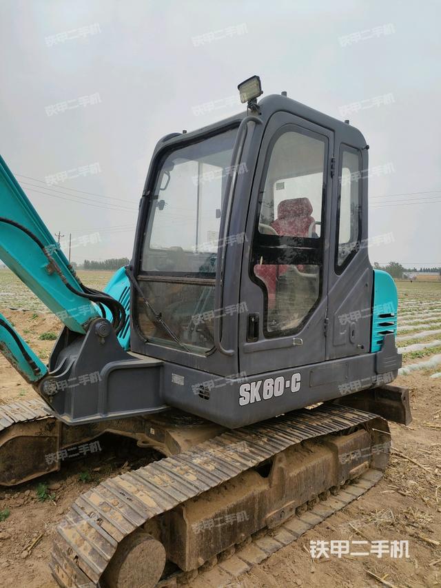 駕駛室整體(整機外觀) 駕駛室整體(整機外觀)