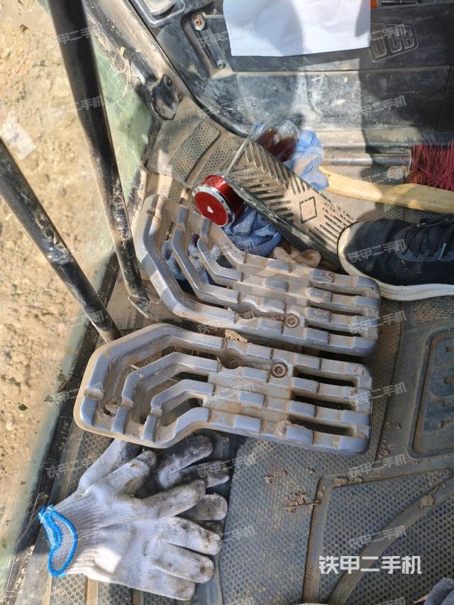 駕駛室整體（整機(jī)外觀）