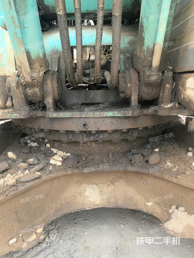 轉盤和下車架正前(工作和回轉裝置) 轉盤和下車架正前(工作和回轉裝置)