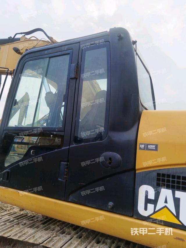 駕駛室左后45度(駕駛室部分) 駕駛室左后45度(駕駛室部分)