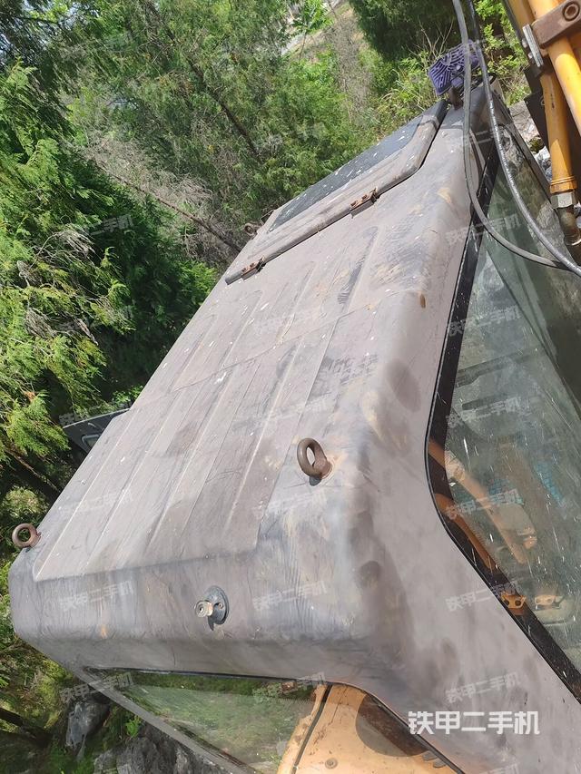 駕駛室頂部（整機外觀）