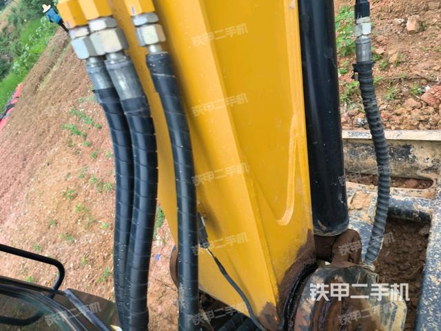 轉(zhuǎn)盤和下車架正前（工作和回轉(zhuǎn)裝置）