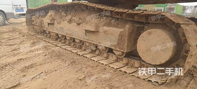 單側(cè)履帶整體(整機外觀) 單側(cè)履帶整體(整機外觀)