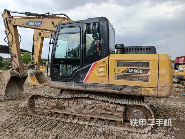 三一重工SY135C挖掘機(jī)