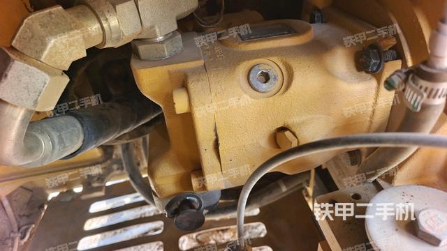 液压泵舱室正面整体(整机外观) 液压泵舱室正面整体(整机外观)