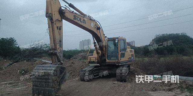 山東臨工LG210挖掘機(jī)