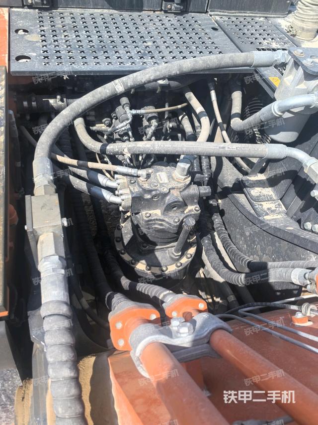 回轉(zhuǎn)馬達和主控閥（整機外觀）