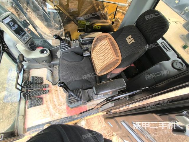 駕駛室左前45度(駕駛室部分) 駕駛室左前45度(駕駛室部分)