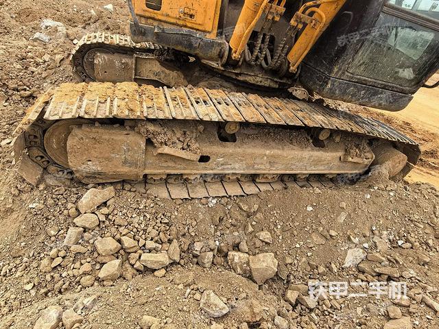 轉(zhuǎn)盤和下車架正前(工作和回轉(zhuǎn)裝置) 轉(zhuǎn)盤和下車架正前(工作和回轉(zhuǎn)裝置)