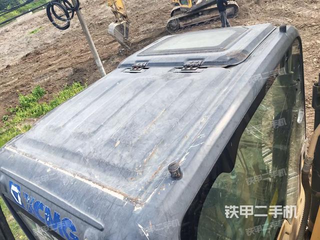 駕駛室頂部(整機(jī)外觀) 駕駛室頂部(整機(jī)外觀)