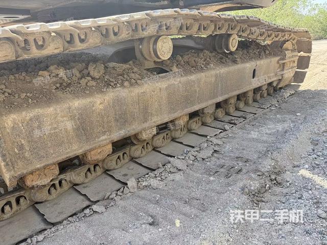 单侧履带整体(整机外观) 单侧履带整体(整机外观)