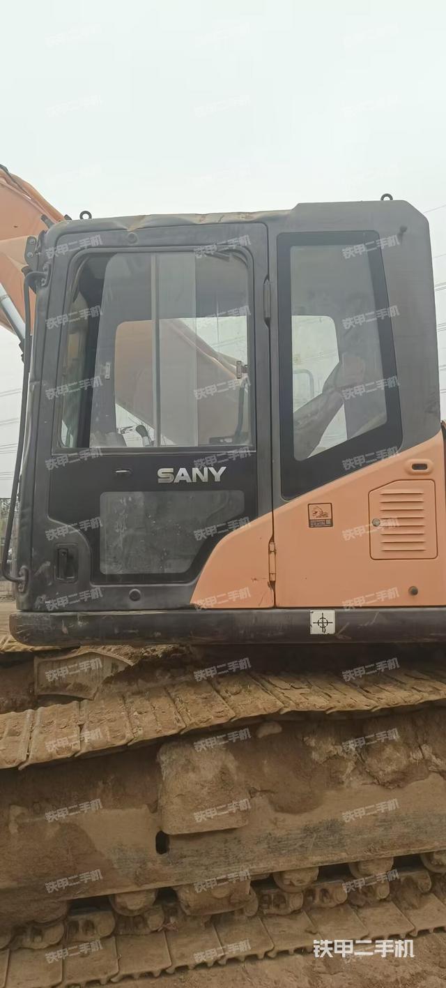 駕駛室整體(整機外觀) 駕駛室整體(整機外觀)