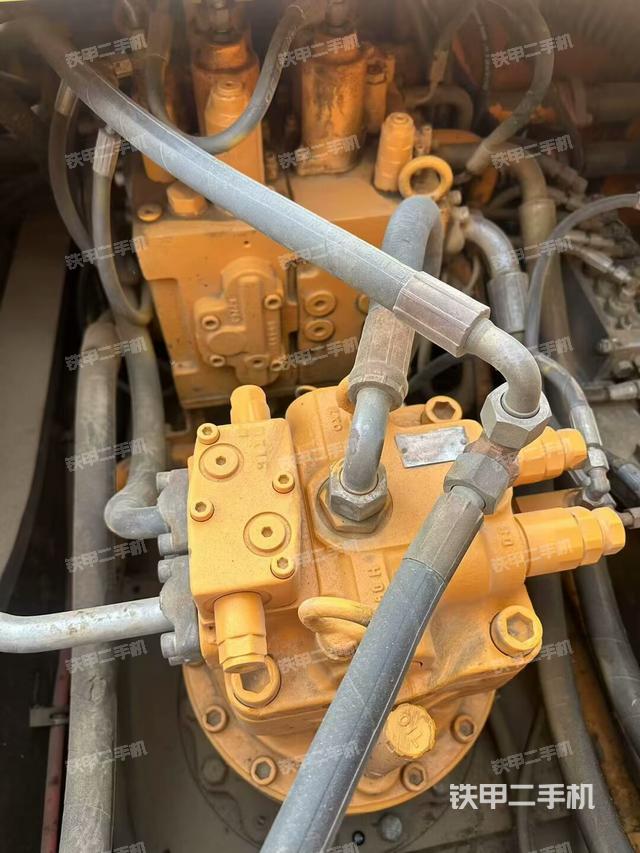 回轉(zhuǎn)馬達(dá)和主控閥（整機(jī)外觀）