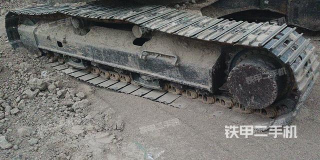 單側(cè)履帶整體(整機(jī)外觀) 單側(cè)履帶整體(整機(jī)外觀)