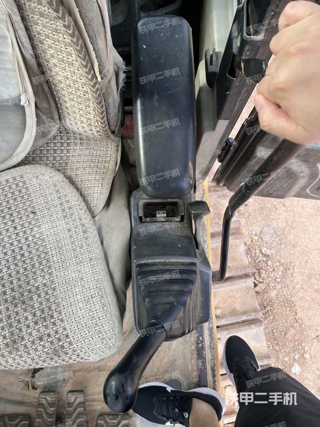 右側(cè)玻璃角標(biāo)（駕駛室部分）