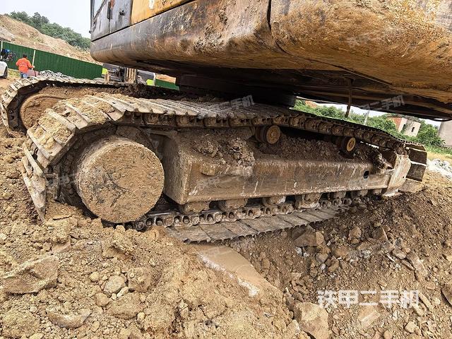 右側(cè)履帶整體(行走機(jī)構(gòu)) 右側(cè)履帶整體(行走機(jī)構(gòu))