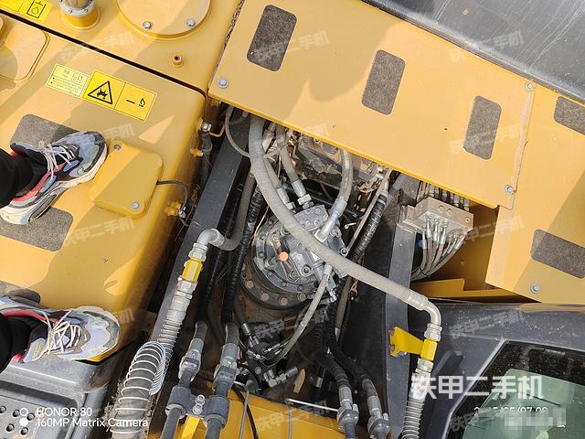 回转马达和主控阀（整机外观）