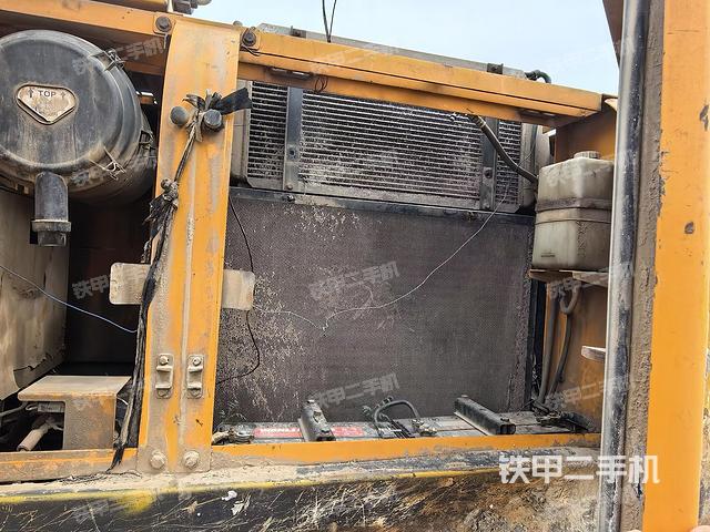 散熱器正面(大件艙室) 散熱器正面(大件艙室)