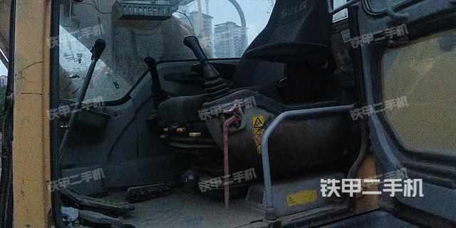 駕駛室整體(整機(jī)外觀) 駕駛室整體(整機(jī)外觀)