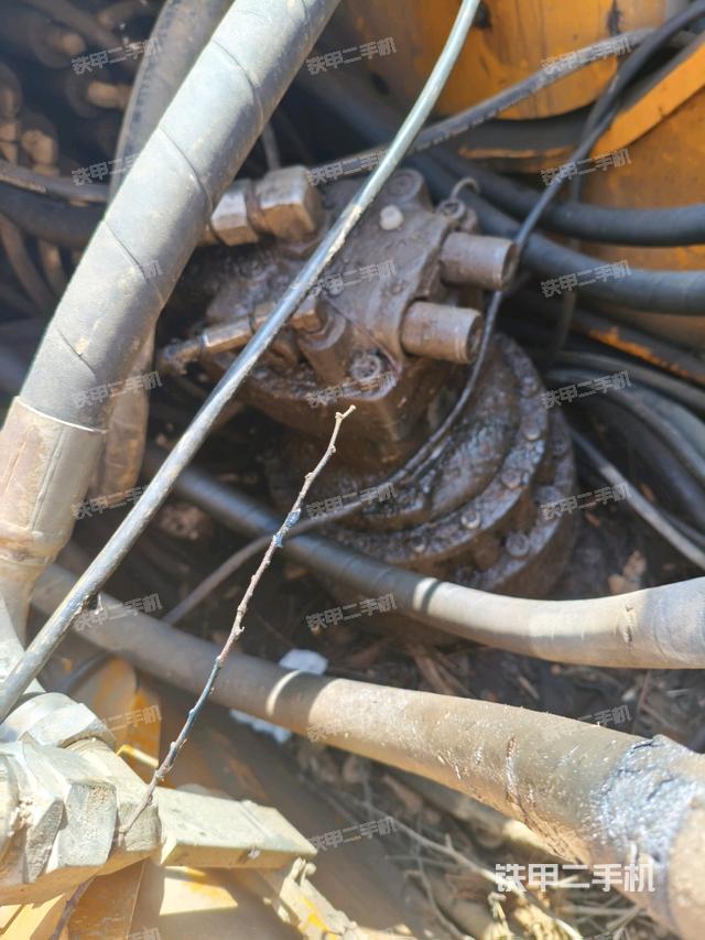 回轉(zhuǎn)馬達(dá)和主控閥（整機(jī)外觀）