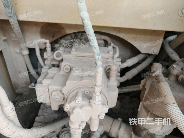 液壓泵艙室正面整體(整機(jī)外觀) 液壓泵艙室正面整體(整機(jī)外觀)