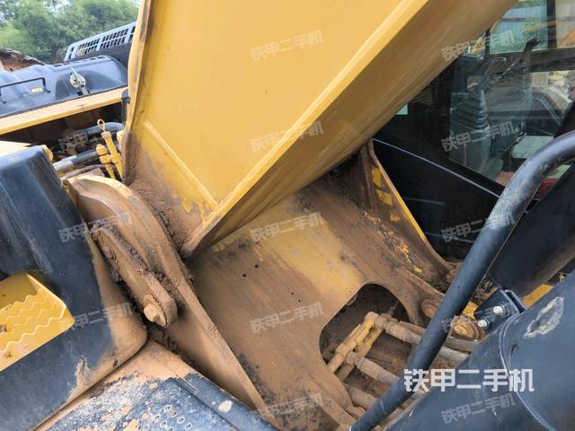 大臂根部?斜視(工作和回轉(zhuǎn)裝置) 大臂根部?斜視(工作和回轉(zhuǎn)裝置)