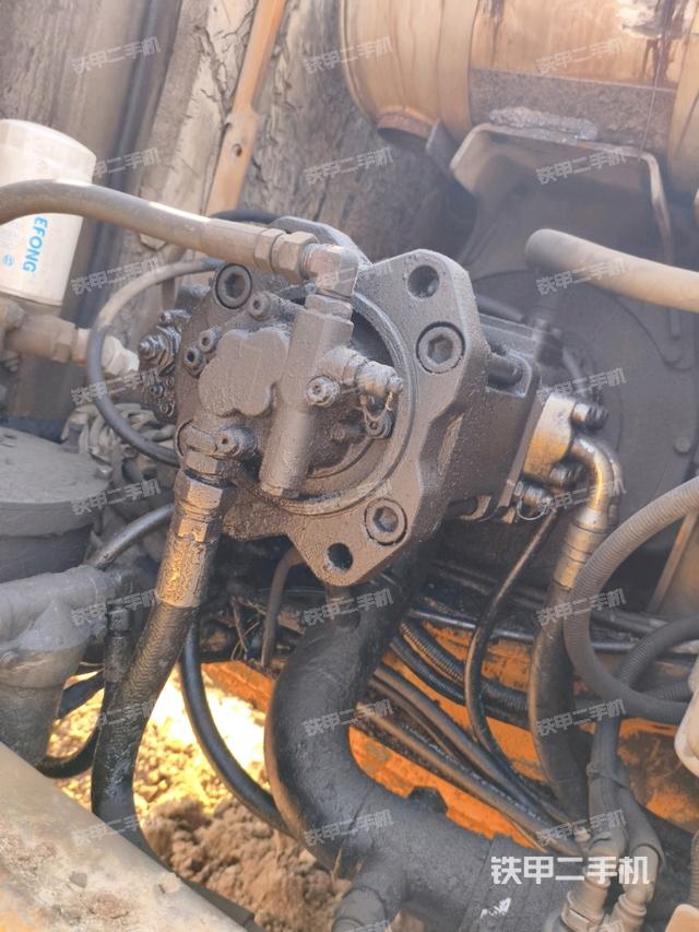 液壓泵艙室正面整體（整機(jī)外觀）