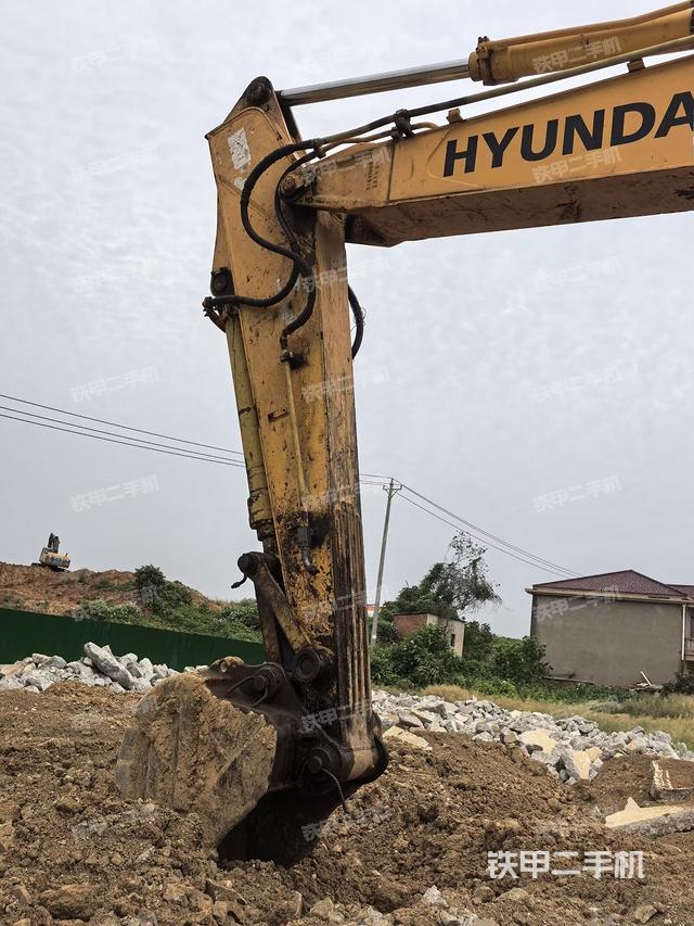 小臂整體左后(工作和回轉(zhuǎn)裝置) 小臂整體左后(工作和回轉(zhuǎn)裝置)