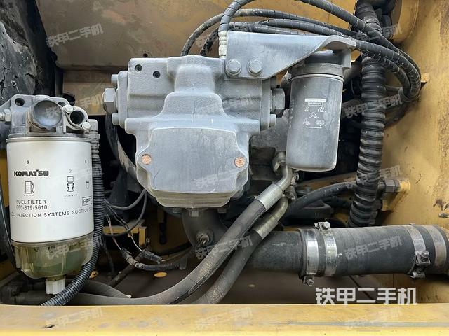 液壓泵艙室正面整體(整機(jī)外觀) 液壓泵艙室正面整體(整機(jī)外觀)