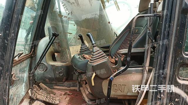 驾驶室整体(整机外观) 驾驶室整体(整机外观)