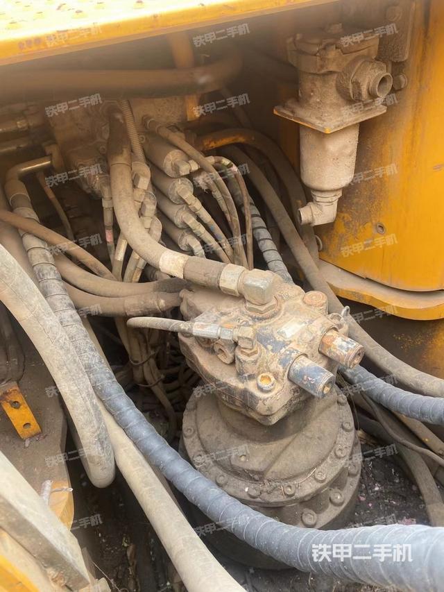 回转马达和主控阀（整机外观）