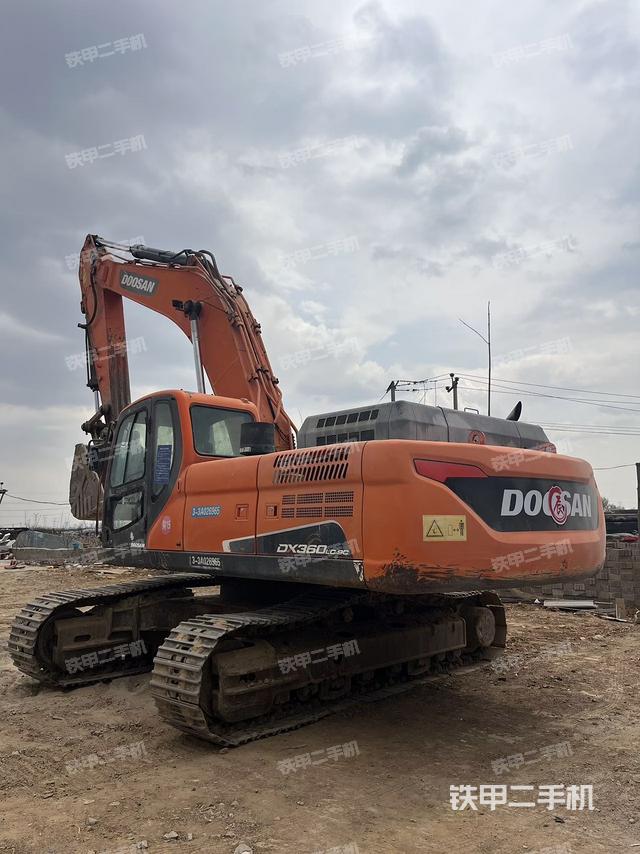 驾驶室整体(整机外观) 驾驶室整体(整机外观)